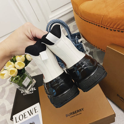 *BURBBER Boots  White