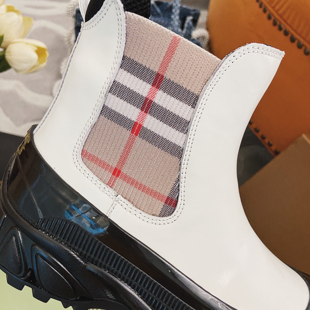 *BURBBER Boots  White