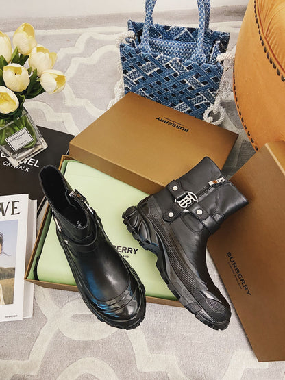 *BURBBER Boots Black
