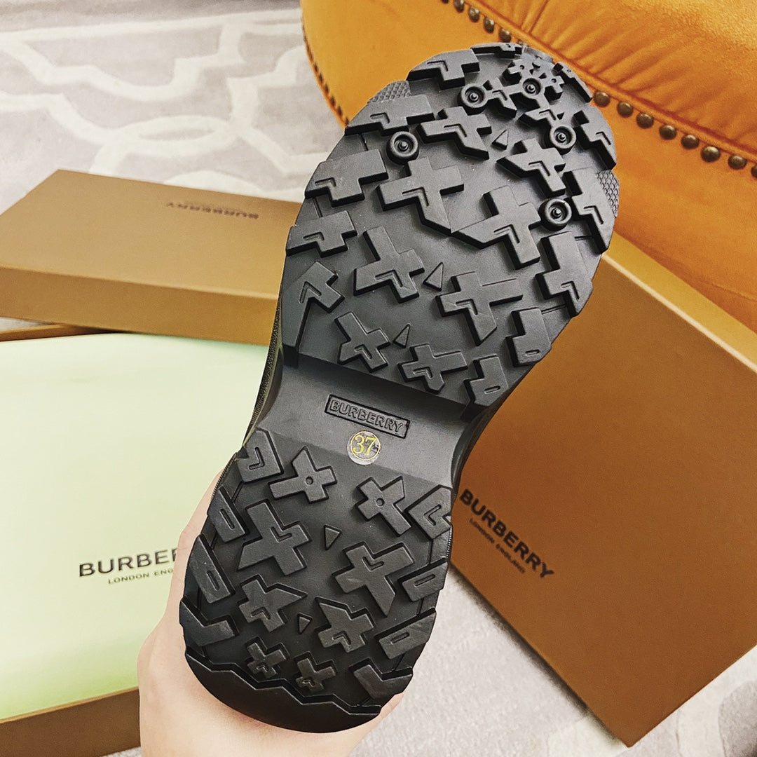 *BURBBER Boots Black