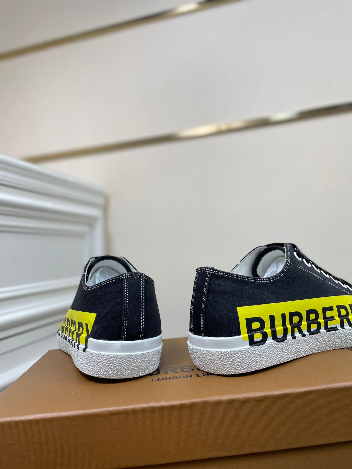 *BURBBER Sneakers