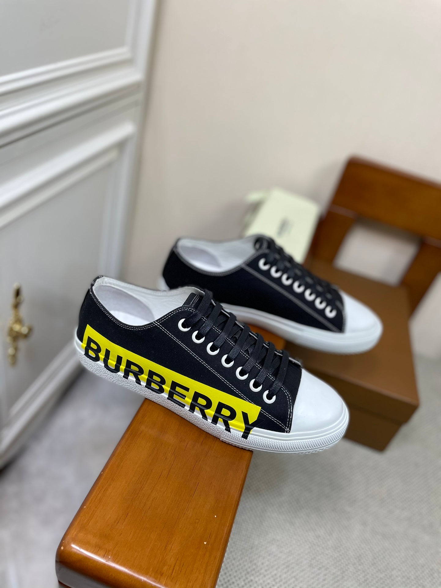 *BURBBER Sneakers