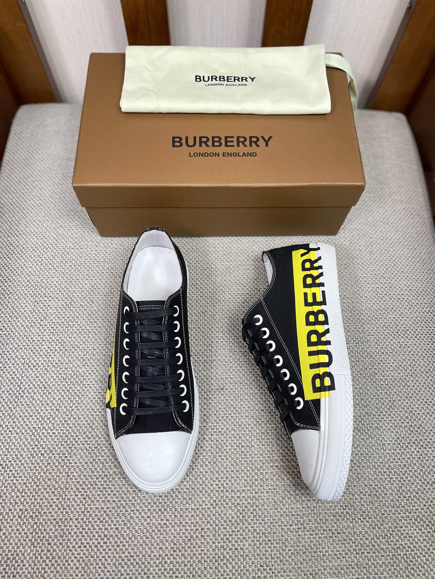 *BURBBER Sneakers