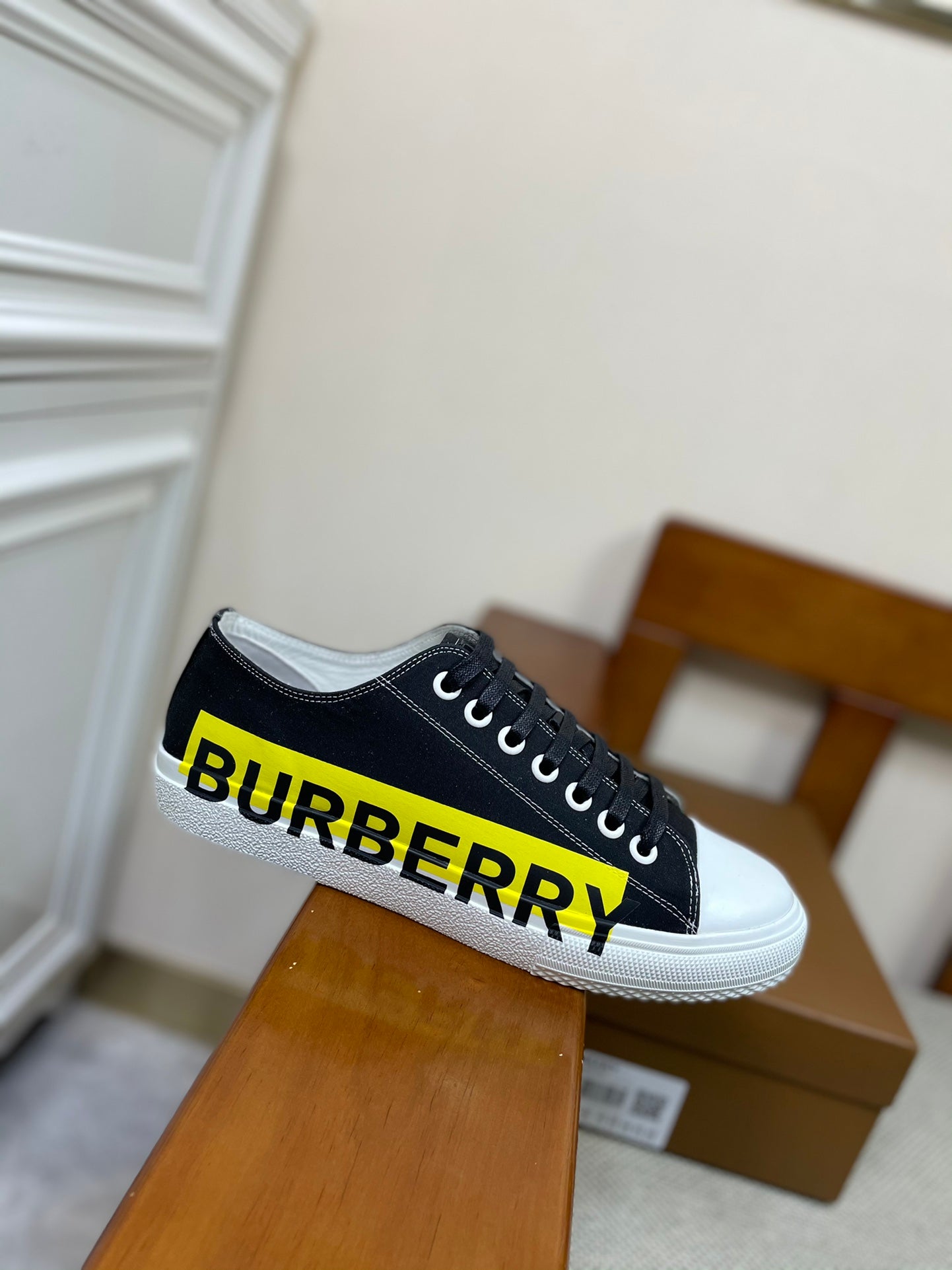 *BURBBER Sneakers