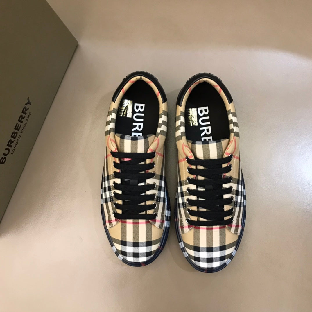*BURBBER  Sneakers Run Away