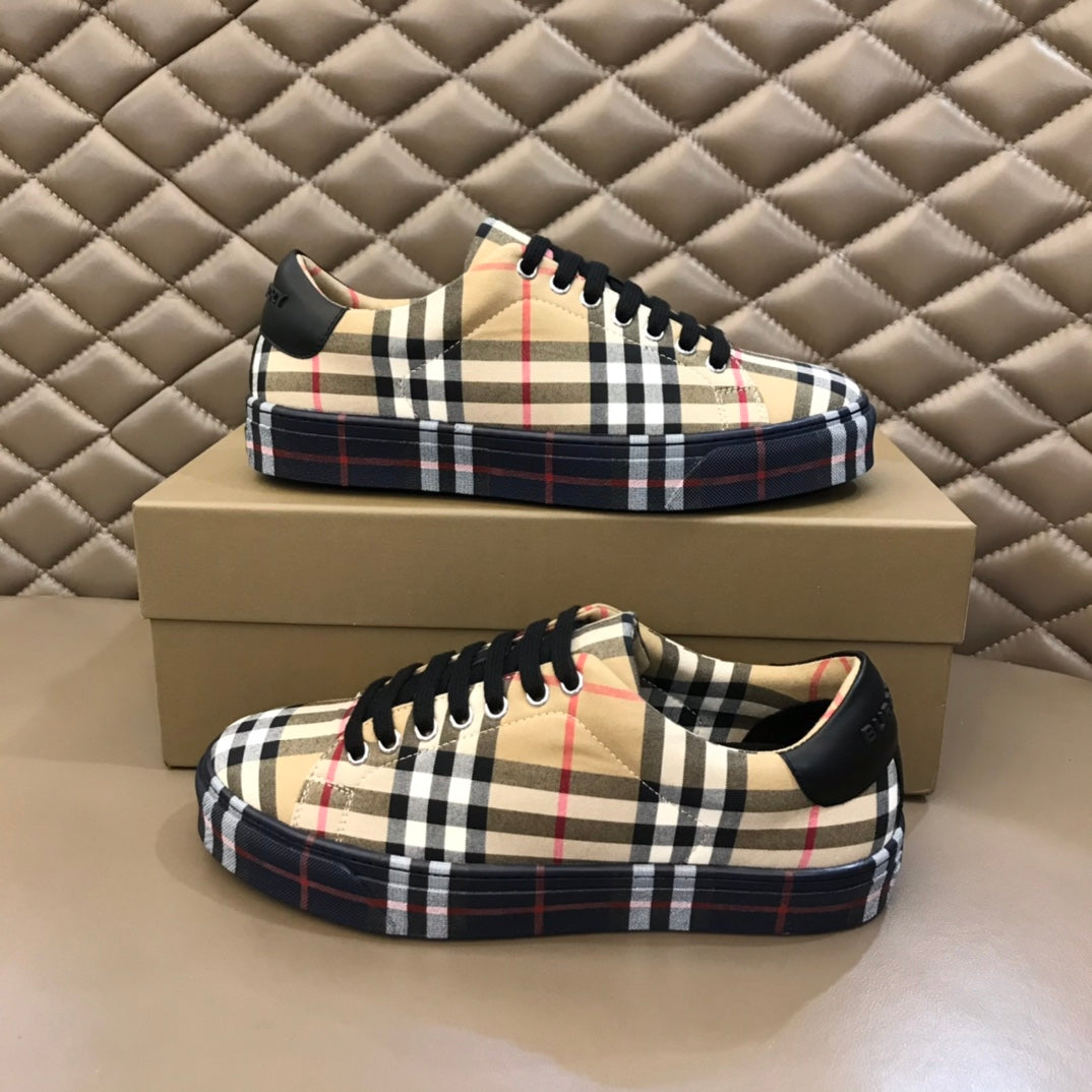 *BURBBER  Sneakers Run Away