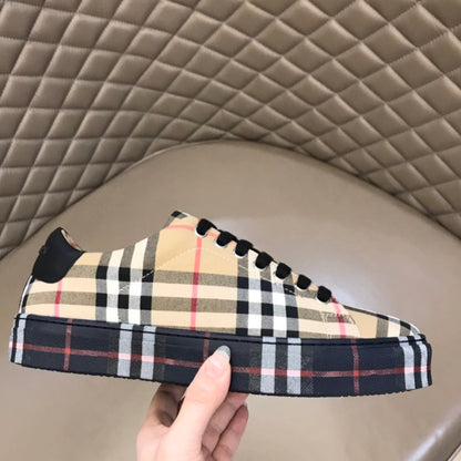 *BURBBER  Sneakers Run Away