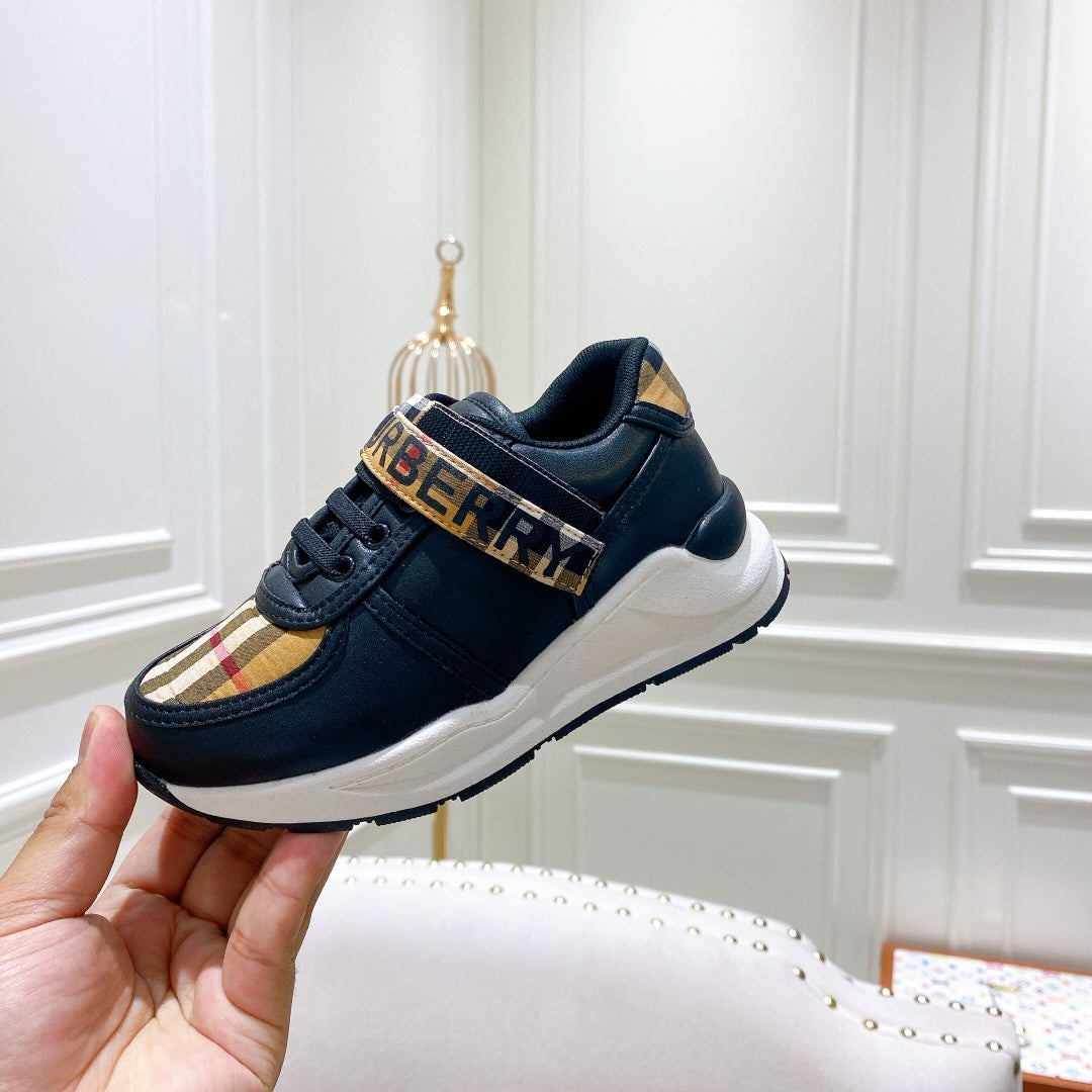 *BURBBER KIDS Sneakers 2 Color 's