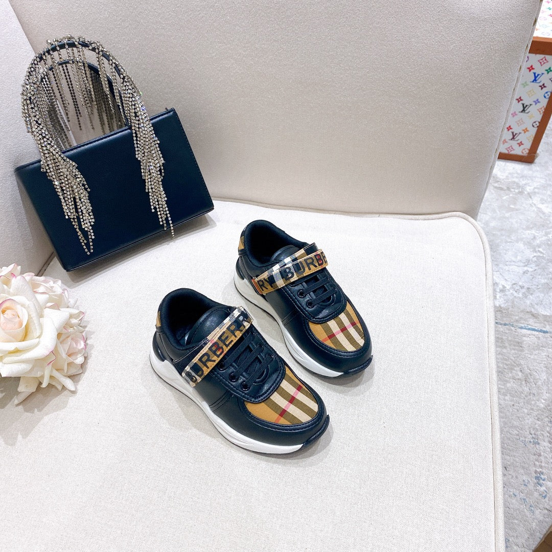 *BURBBER KIDS Sneakers 2 Color 's