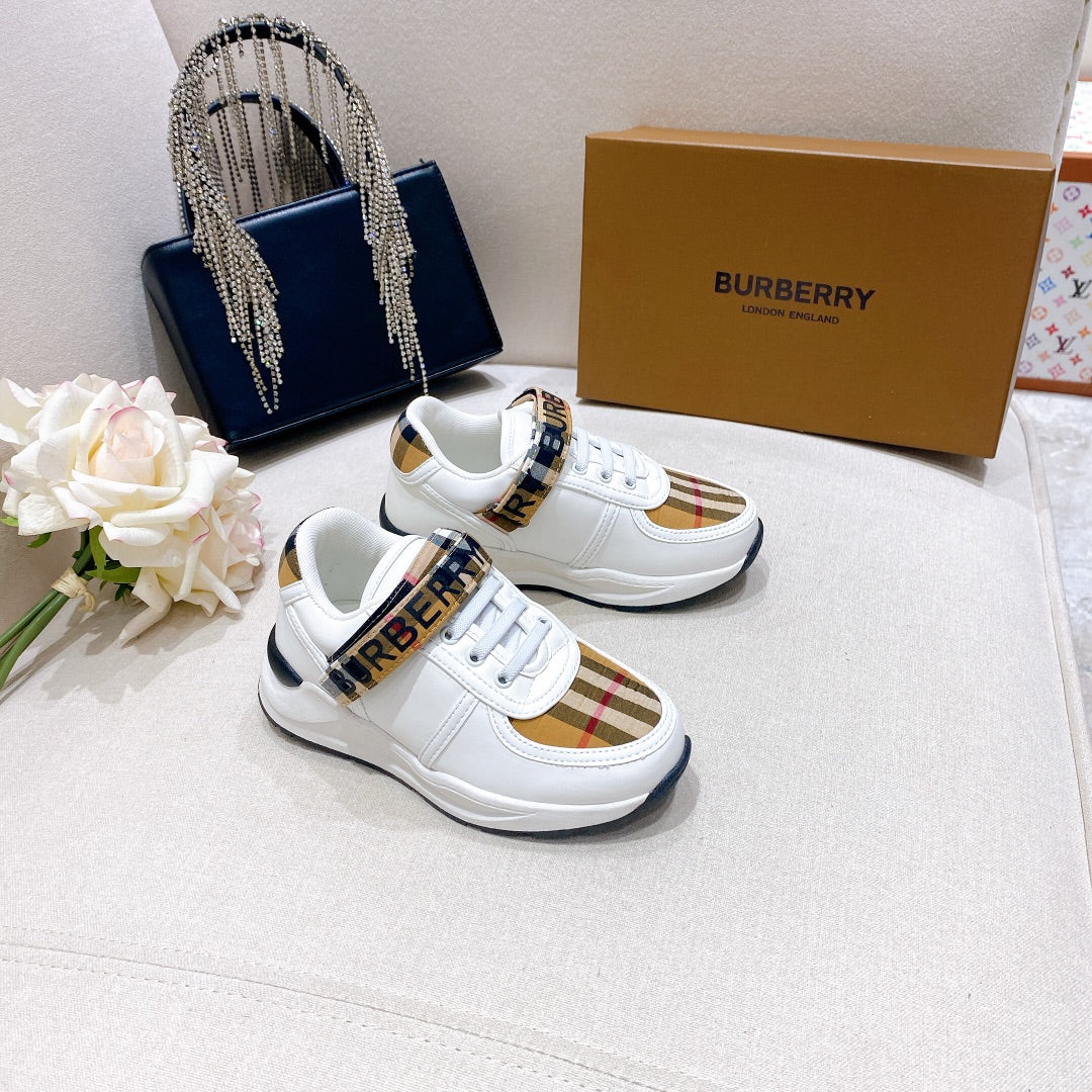 *BURBBER KIDS Sneakers 2 Color 's
