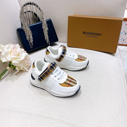 *BURBBER KIDS Sneakers 2 Color 's