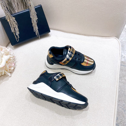 *BURBBER KIDS Sneakers 2 Color 's