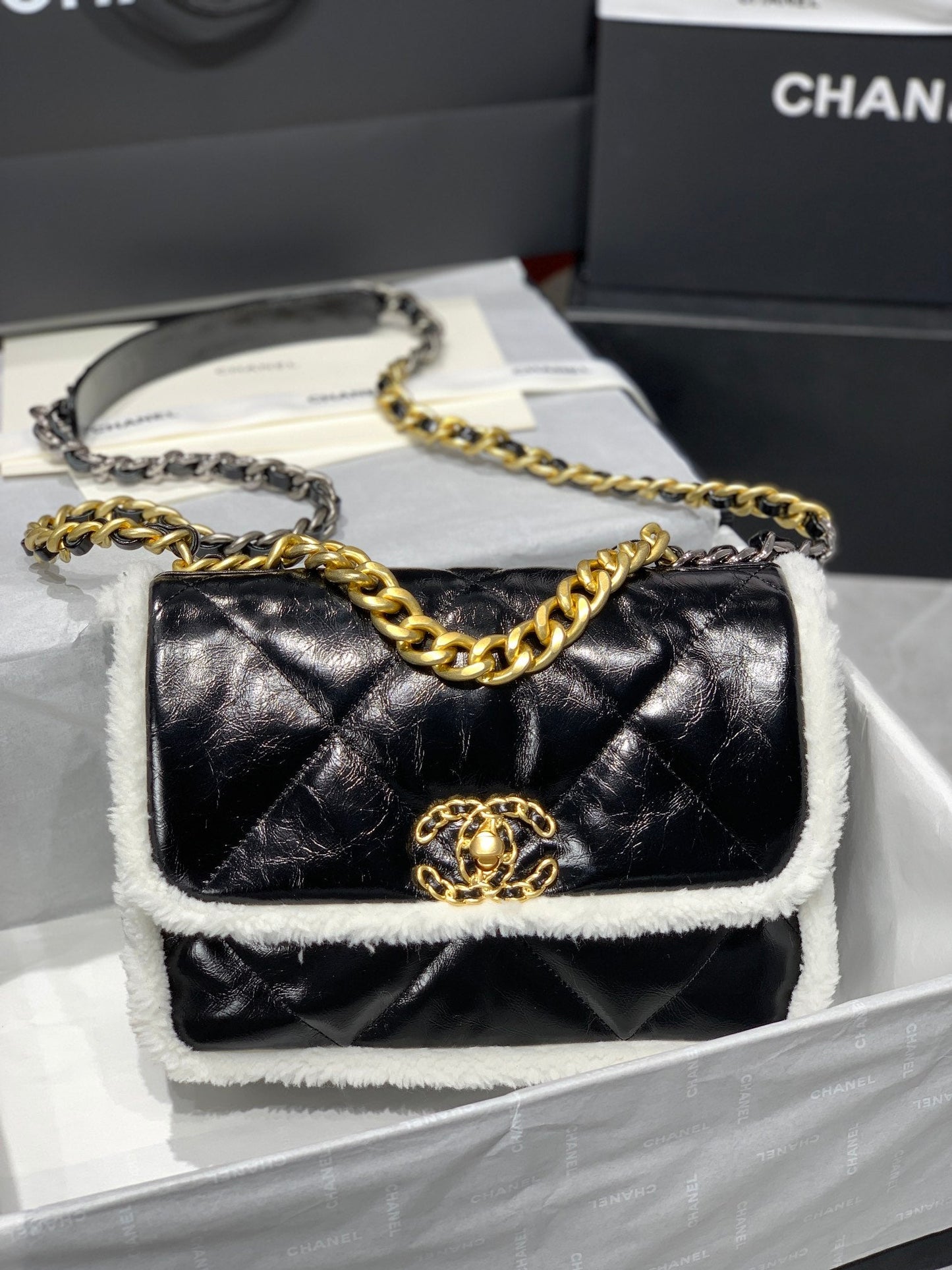 CHL Bag Shearling 25 cm