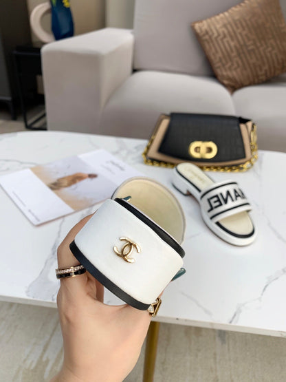 Chl Slippers White