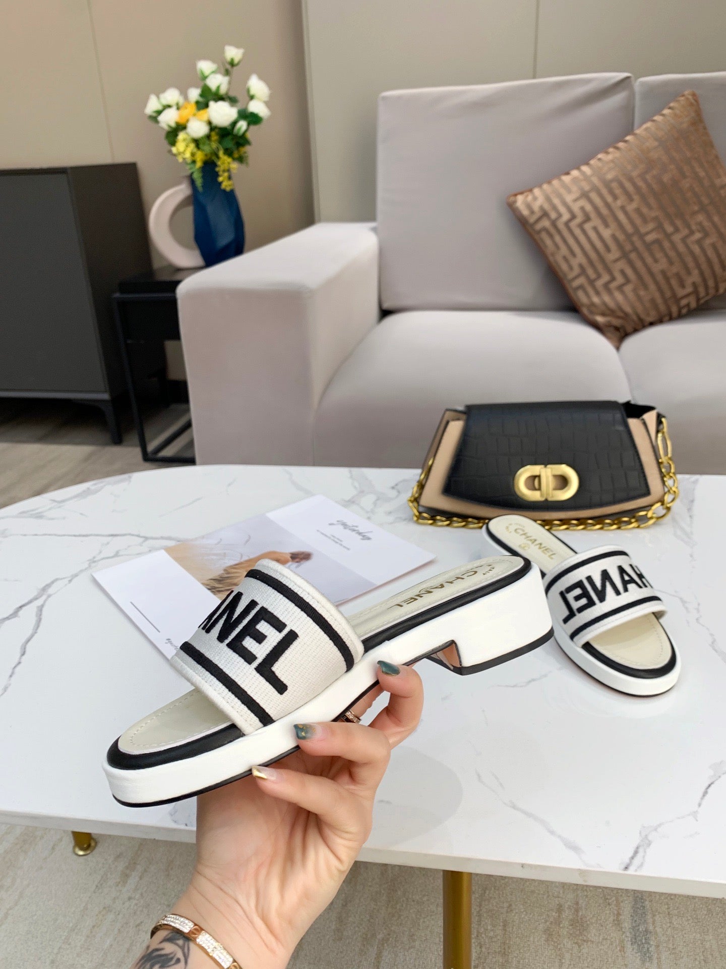 Chl Slippers White