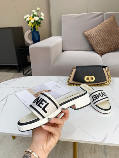 Chl Slippers White