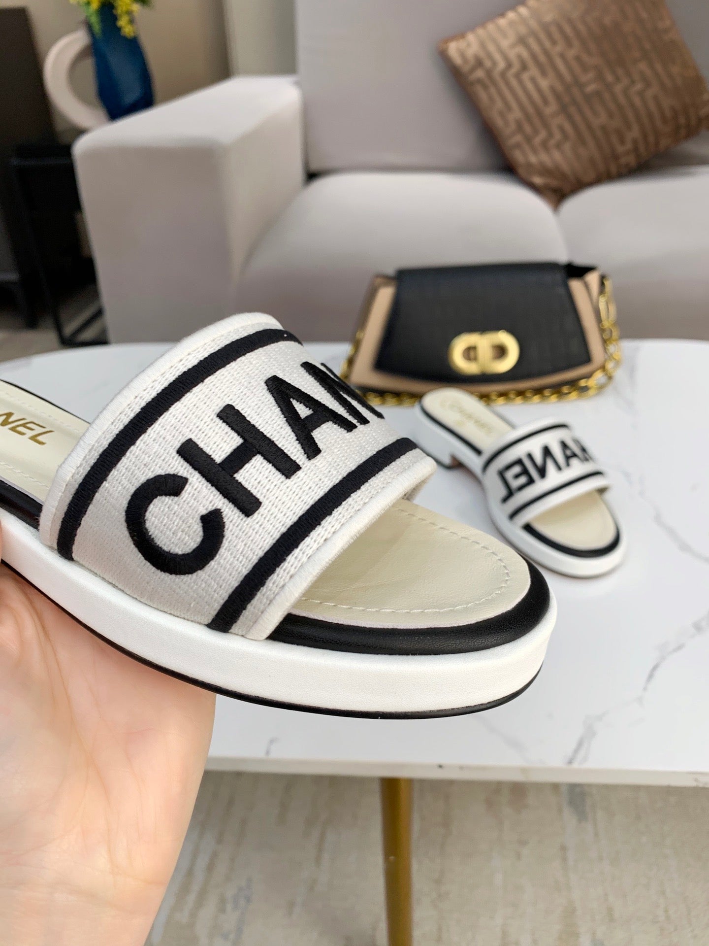Chl Slippers White