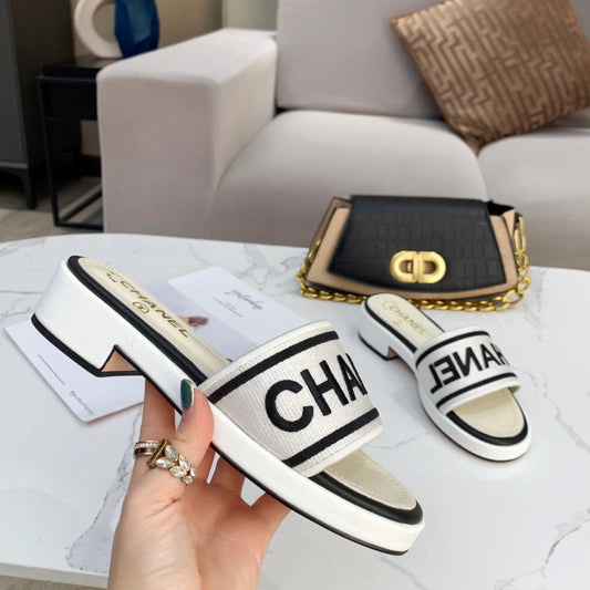 Chl Slippers White