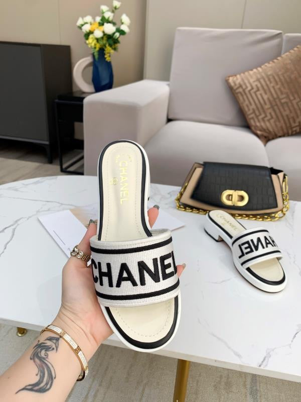 Chl Slippers White