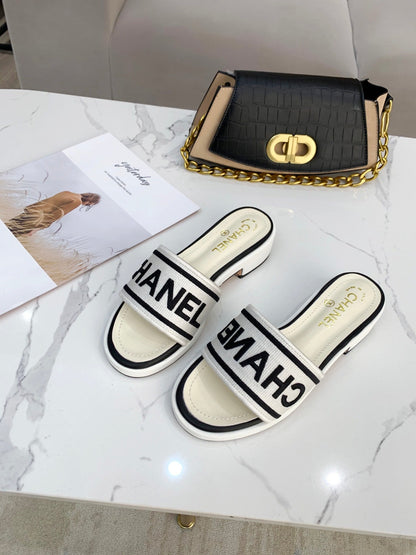 Chl Slippers White