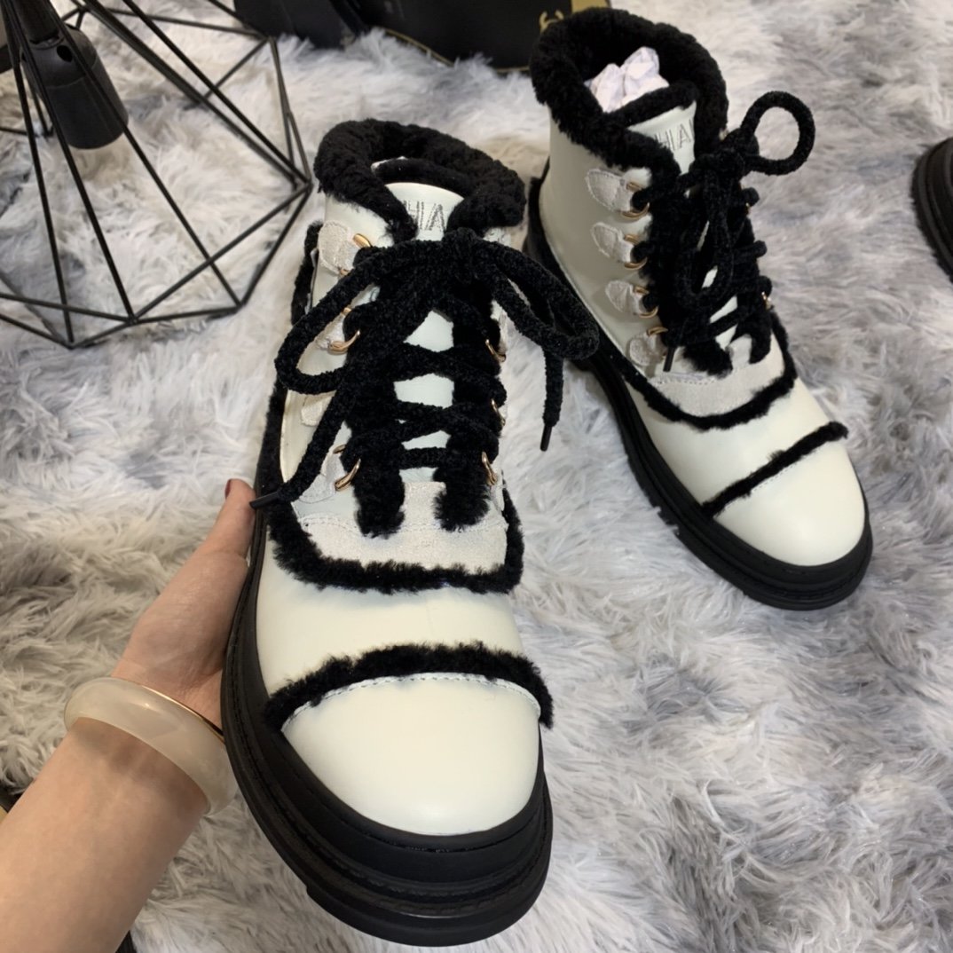 CHL  Boots White Shearling