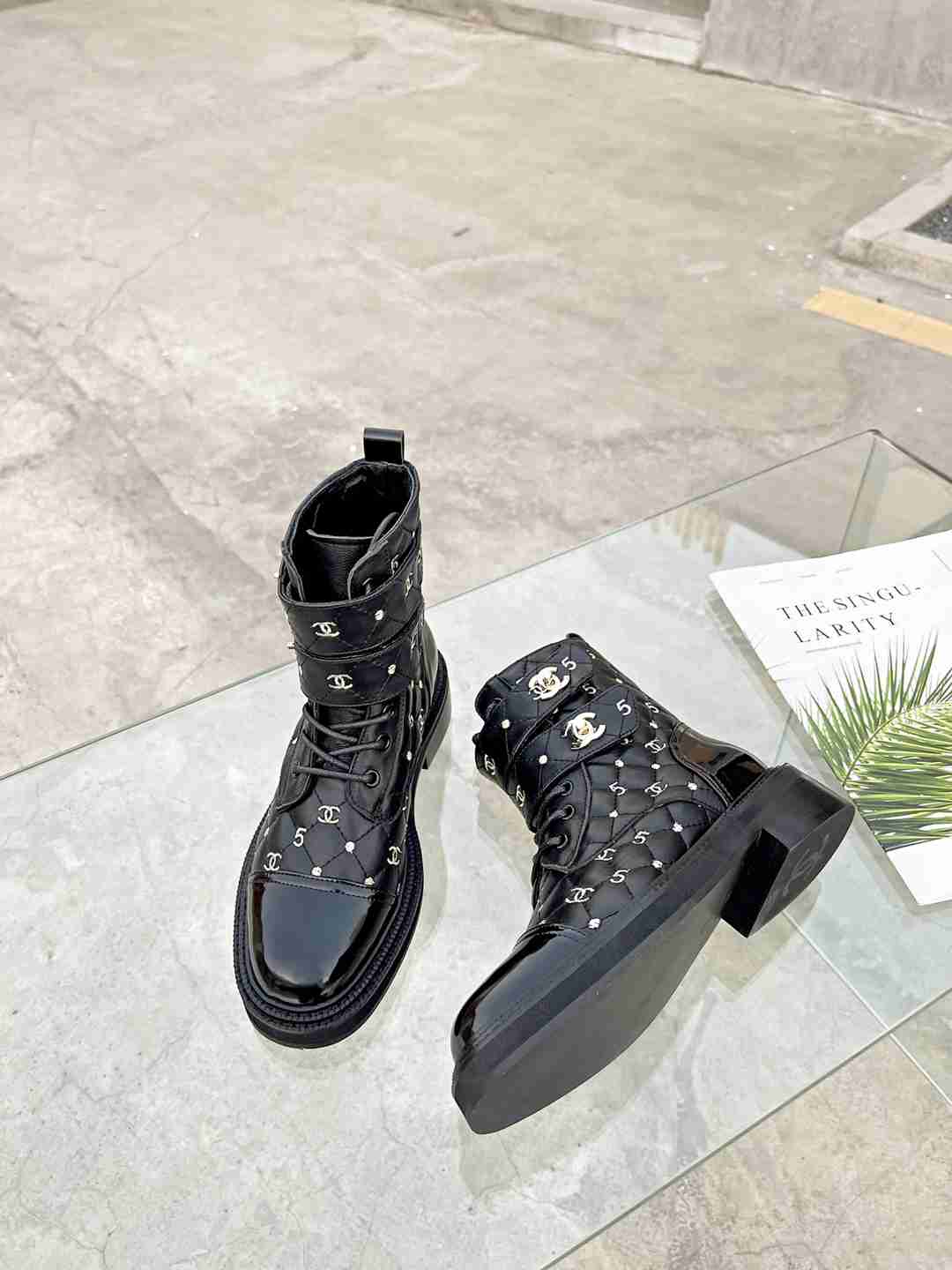 CHL  Boots Low  logo