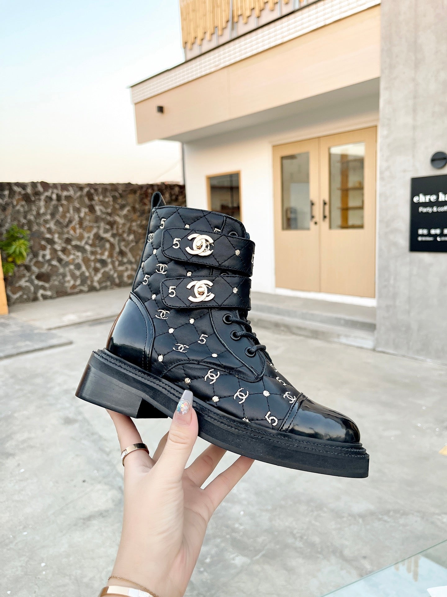 CHL  Boots Low  logo