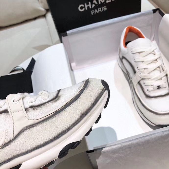 CHL Sneakers Run Away