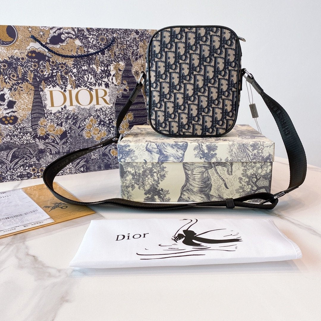 CHD  Bag Oblique Messenger  2 Color 's