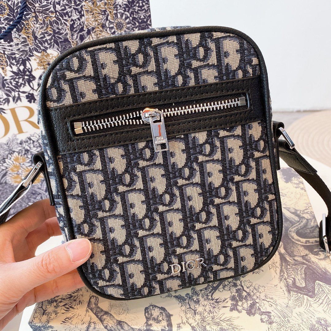 CHD  Bag Oblique Messenger  2 Color 's