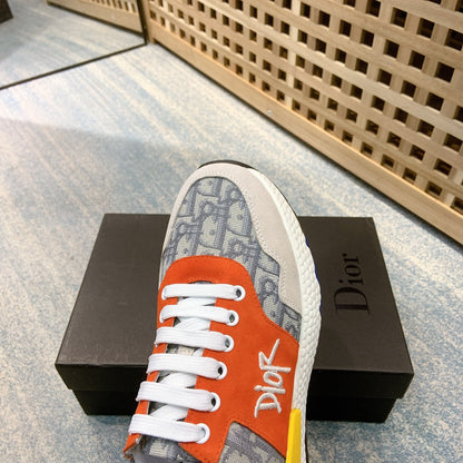 CHD Sneakers Run Away