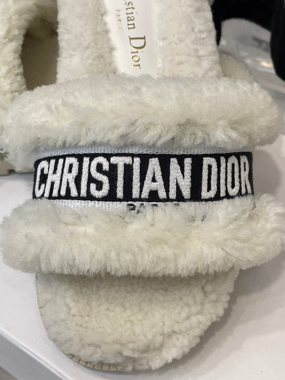 CHD Slippers DWAY Shearling