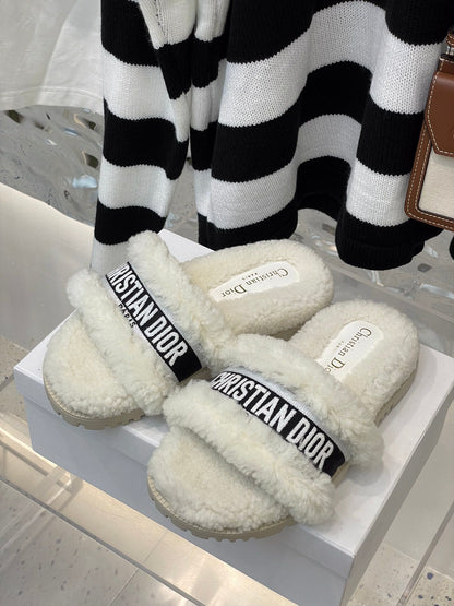 CHD Slippers DWAY Shearling