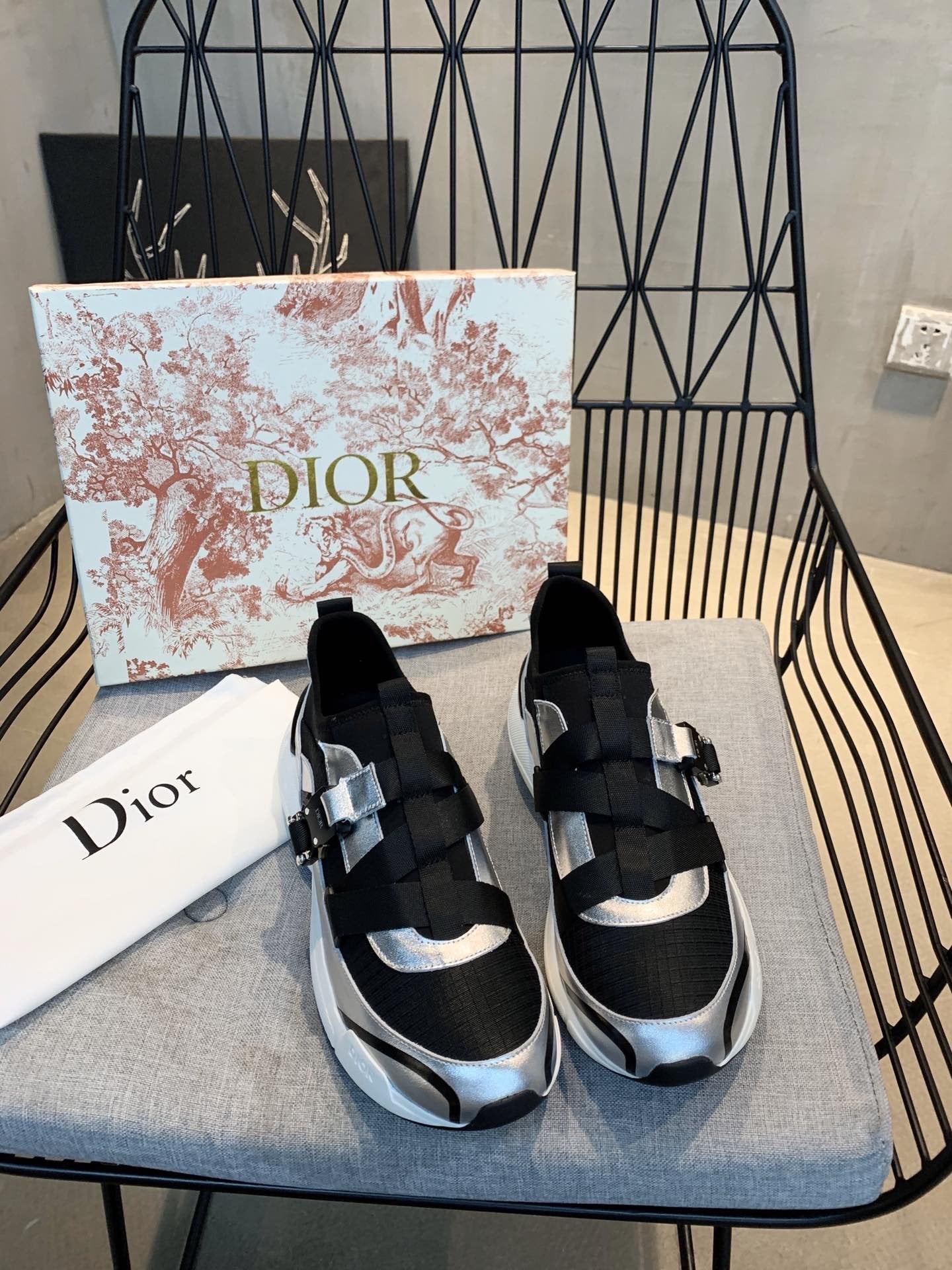 CHD Sneakers Silver