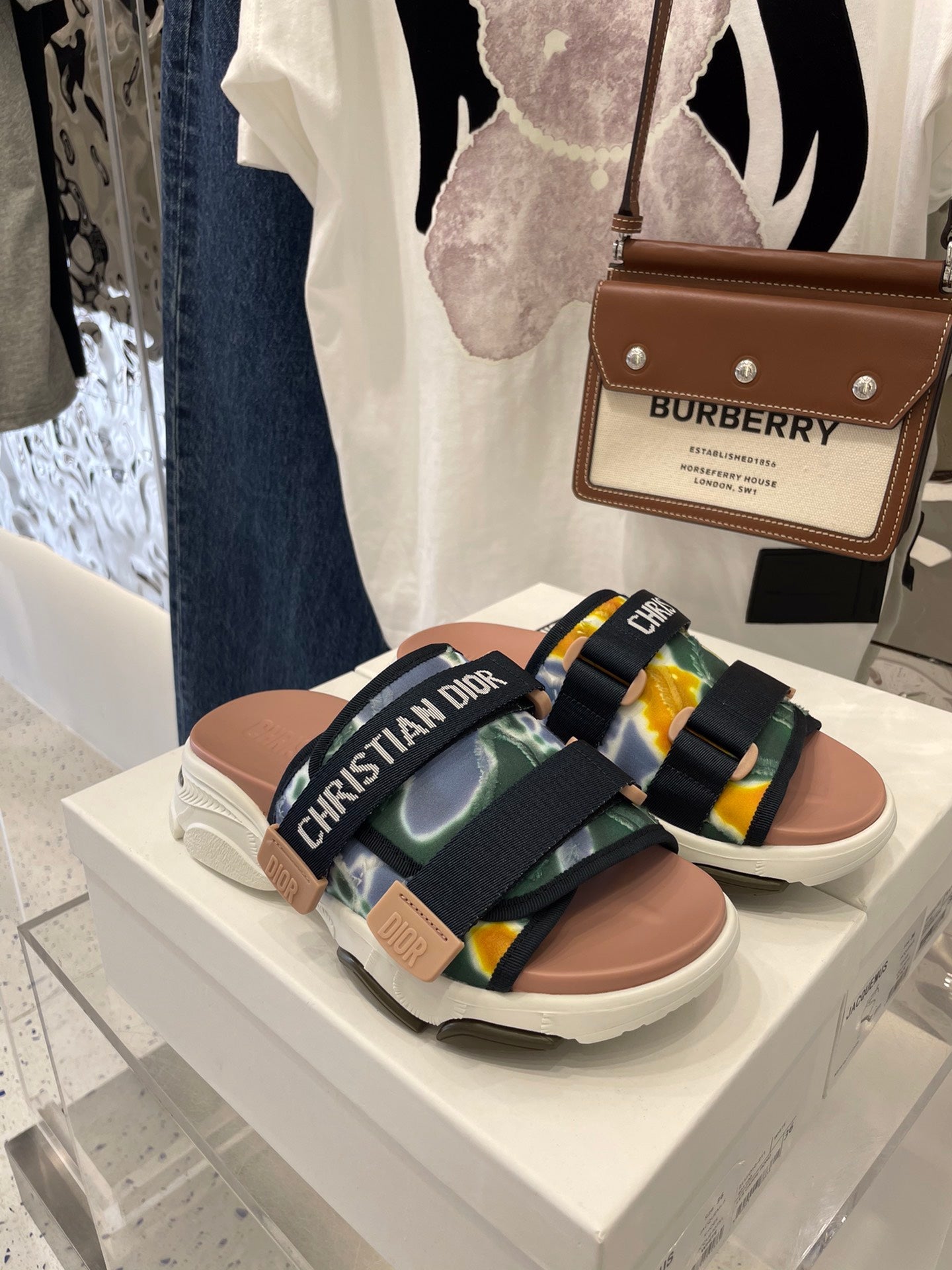 CHD Slippers  Sandals    2 Color 's Wander