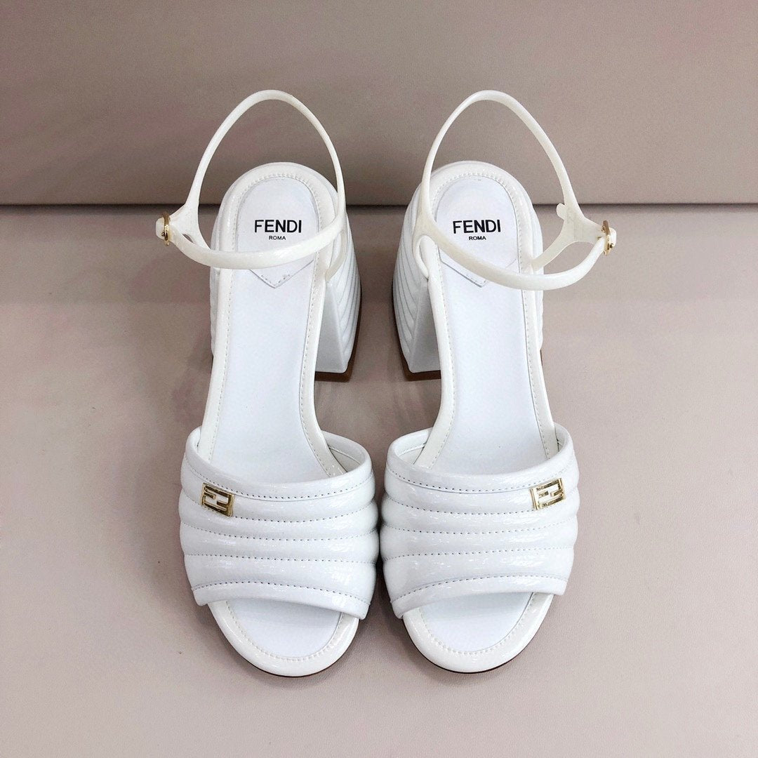 GU Sandals Suede  White