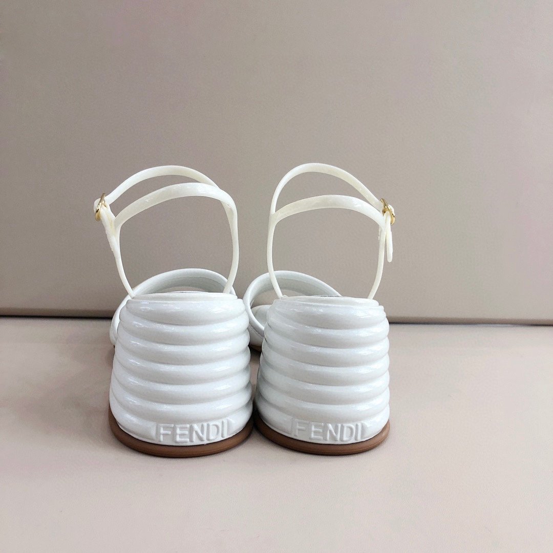 GU Sandals Suede  White