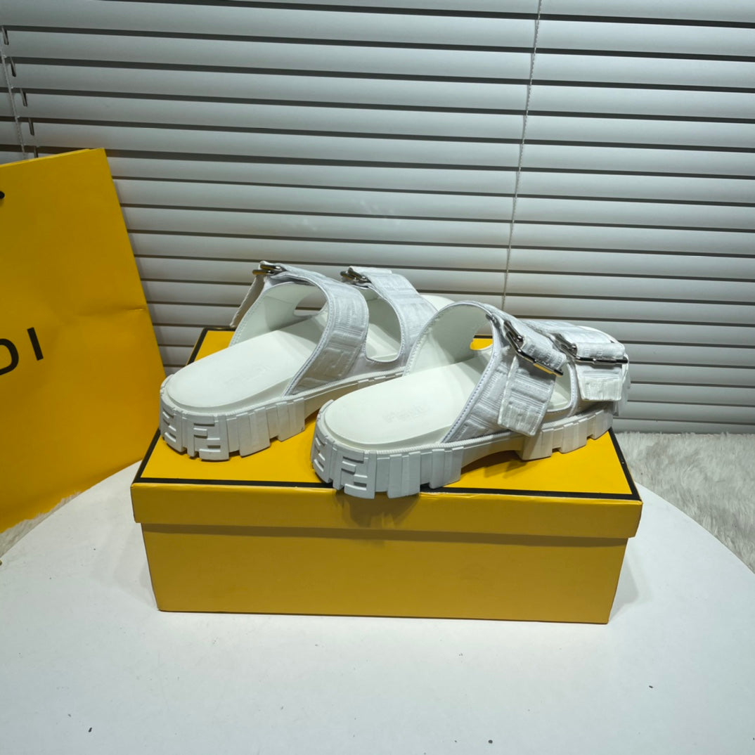 FEN Slippers Slide on White