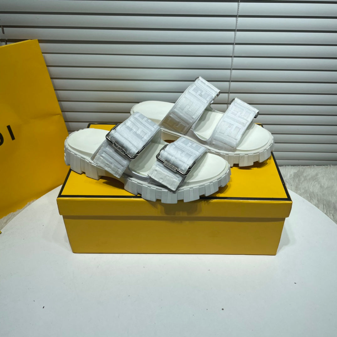 FEN Slippers Slide on White