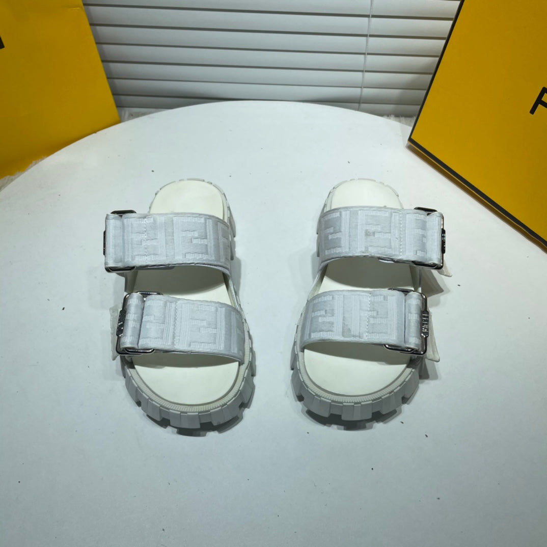 FEN Slippers Slide on White