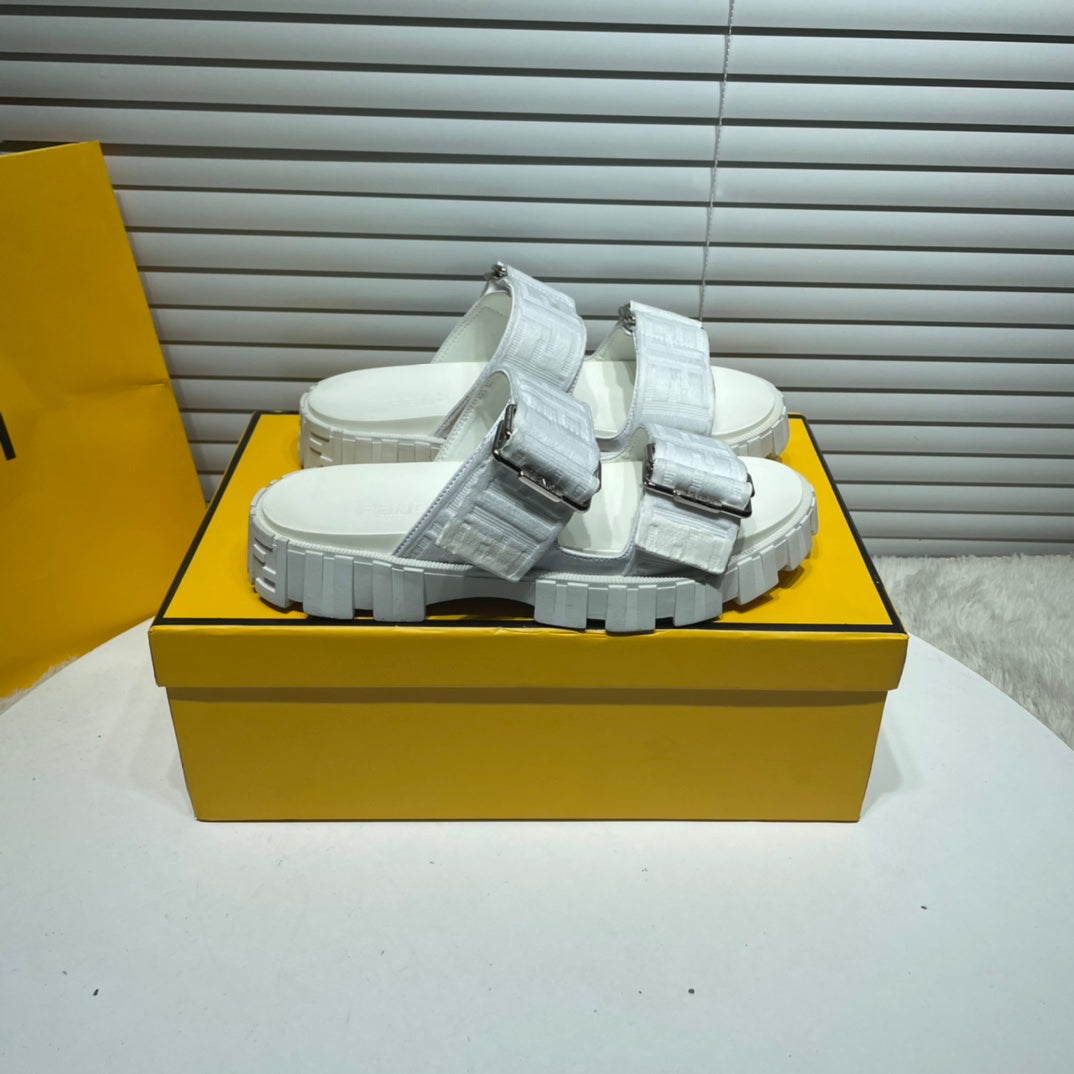 FEN Slippers Slide on White