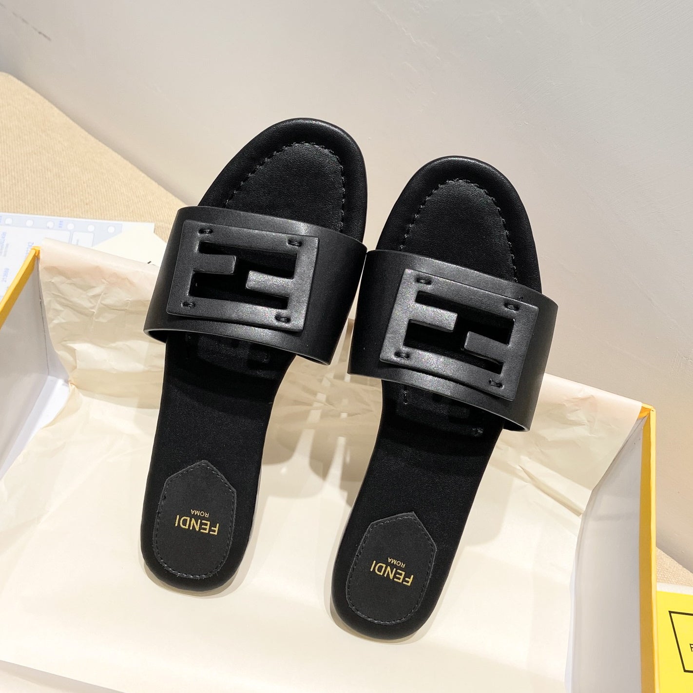 FEN Slippers Toe  Mule Black