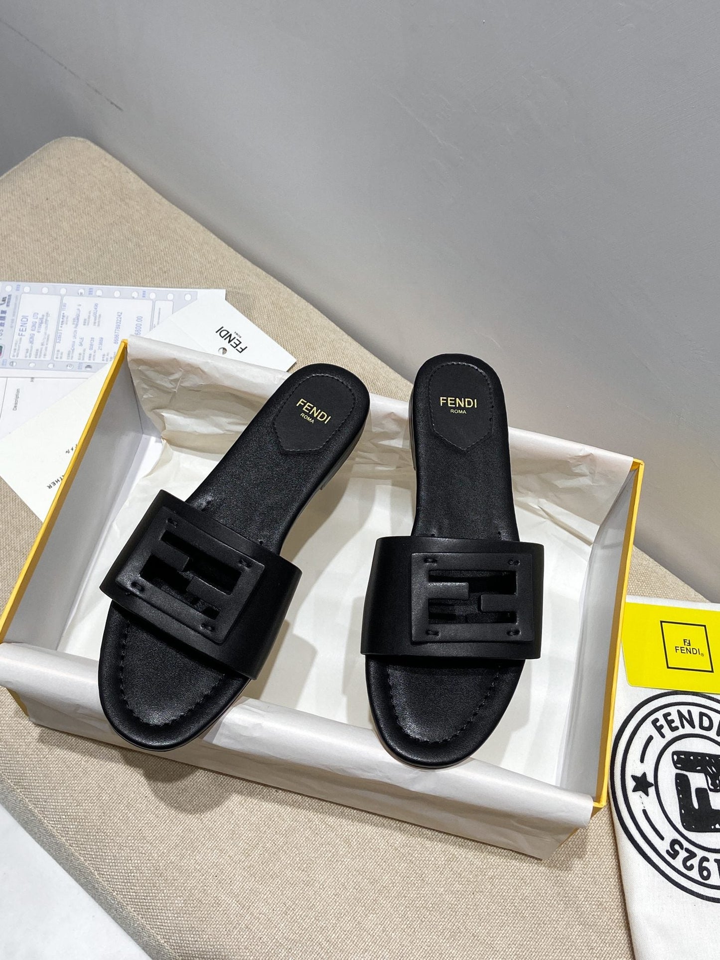 FEN Slippers Toe  Mule Black