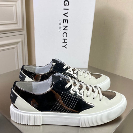 Givenjy Sneakers Run Away