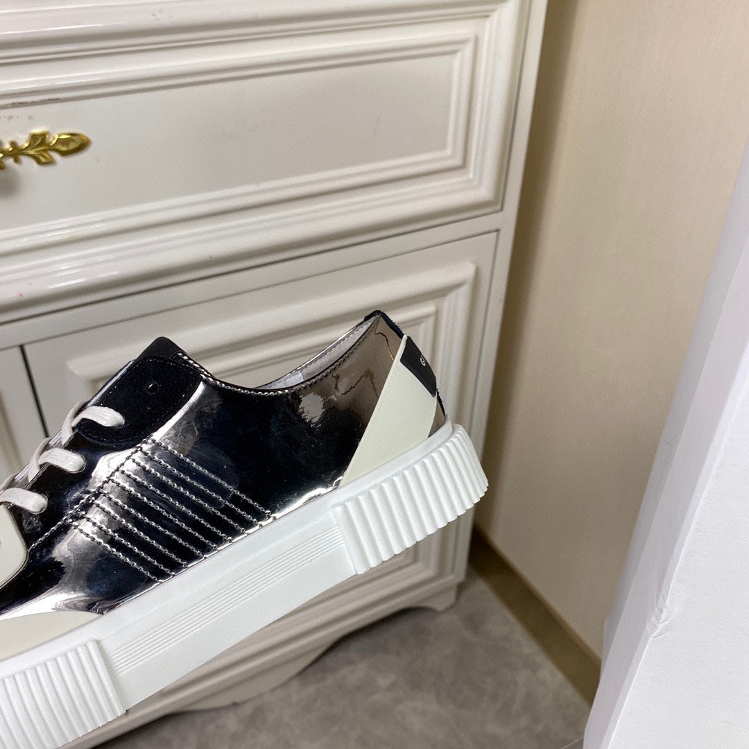Givenjy Sneakers Run Away