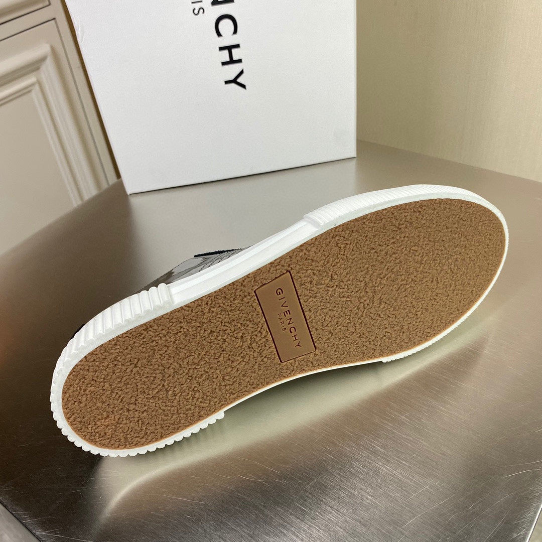 Givenjy Sneakers Run Away