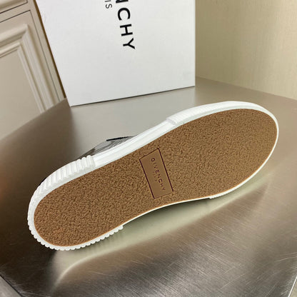 Givenjy Sneakers Run Away
