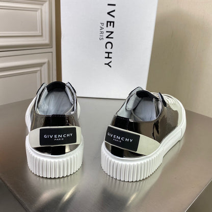 Givenjy Sneakers Run Away