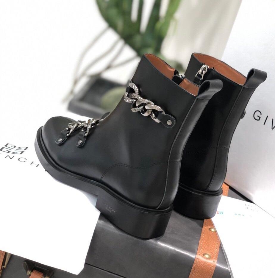 Givenjy Boots Chains