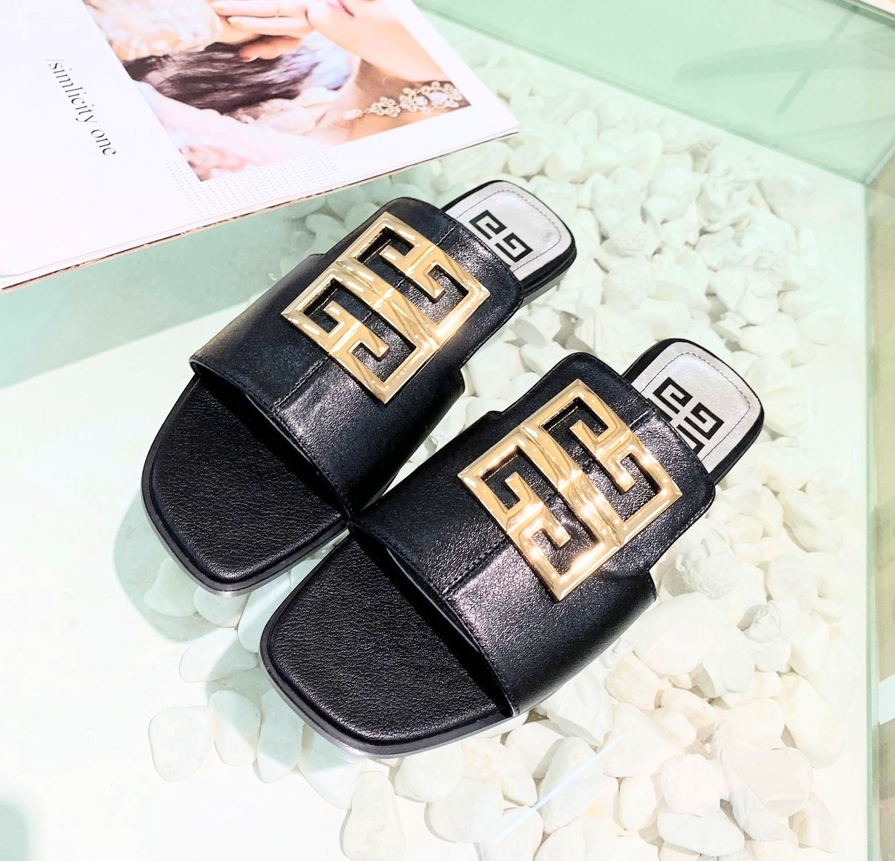 Givenjy Slippers Black